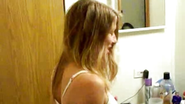 Deux blondes sexy se baisent sur porn movie complet le banc