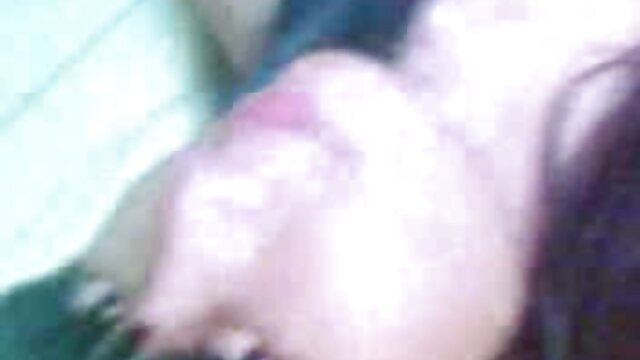 Gros cul poussin pose à film complet de porn la maison sur webcam